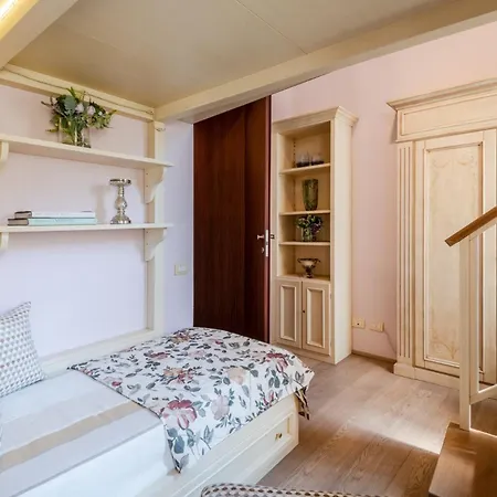 Timeless Palazzo In The Heart Of Apartment Lucca