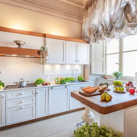 Apartment Timeless Palazzo In The Heart Of Lucca